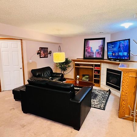 A Classic Homely Basement Suite! Chestermere المظهر الخارجي الصورة