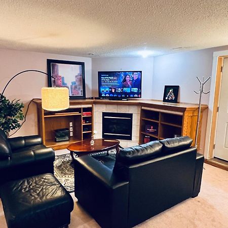 A Classic Homely Basement Suite! Chestermere المظهر الخارجي الصورة
