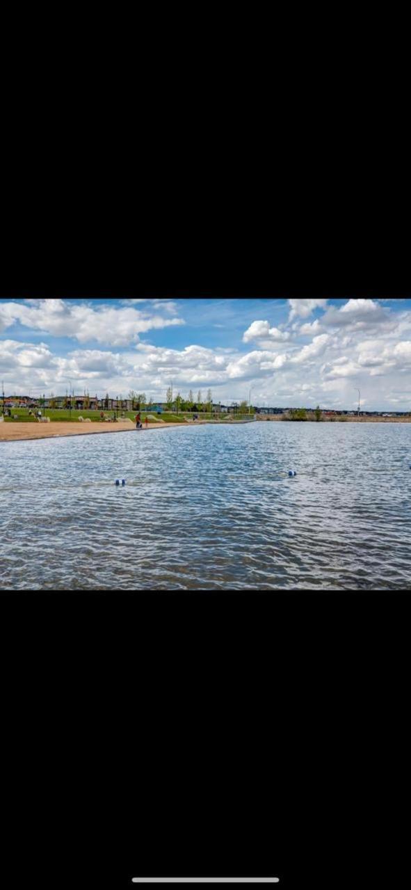 A Classic Homely Basement Suite! Chestermere المظهر الخارجي الصورة