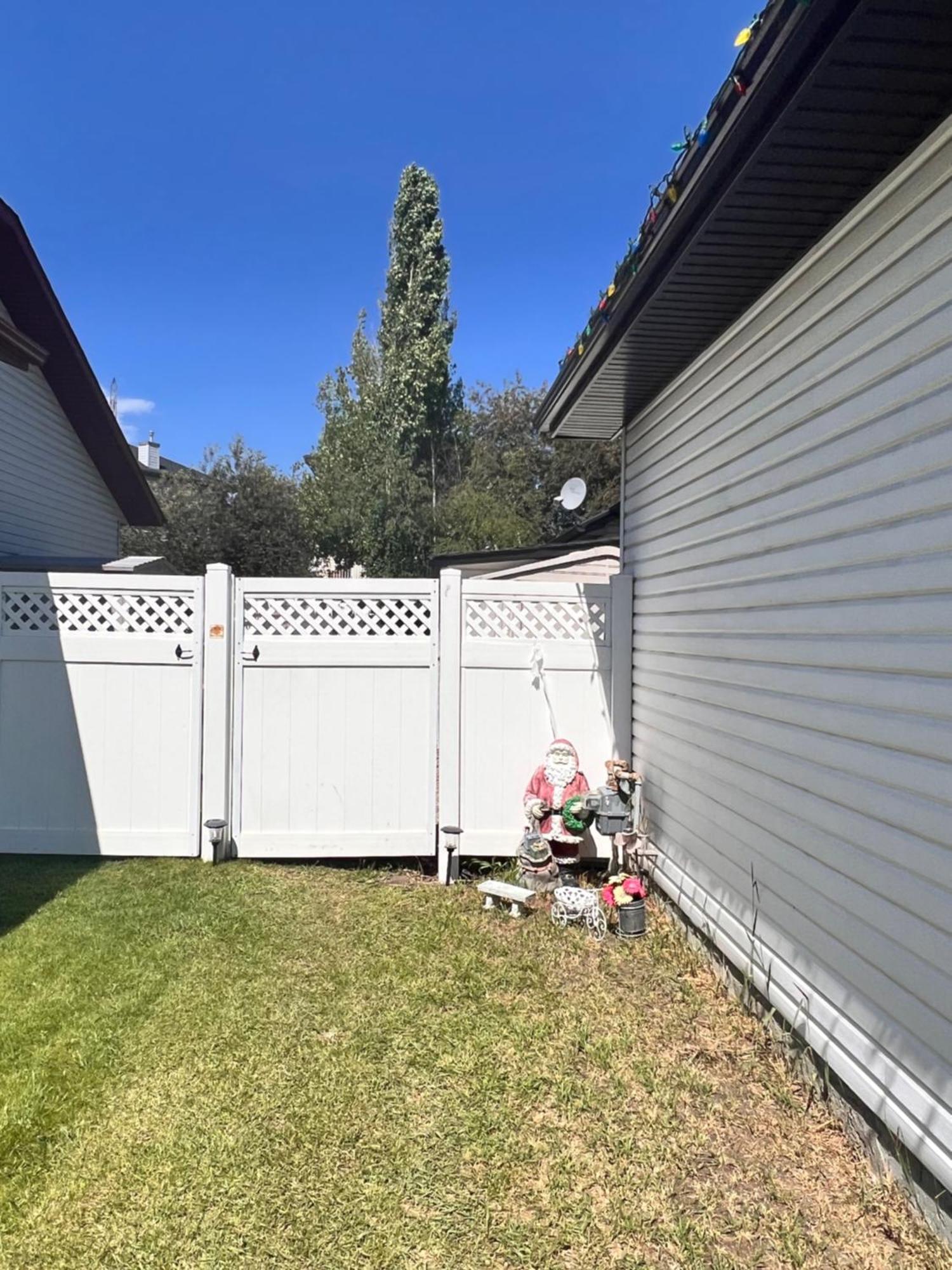 A Classic Homely Basement Suite! Chestermere المظهر الخارجي الصورة