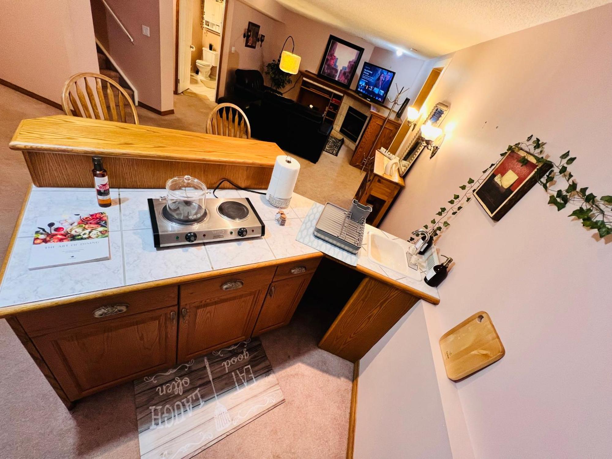 A Classic Homely Basement Suite! Chestermere المظهر الخارجي الصورة