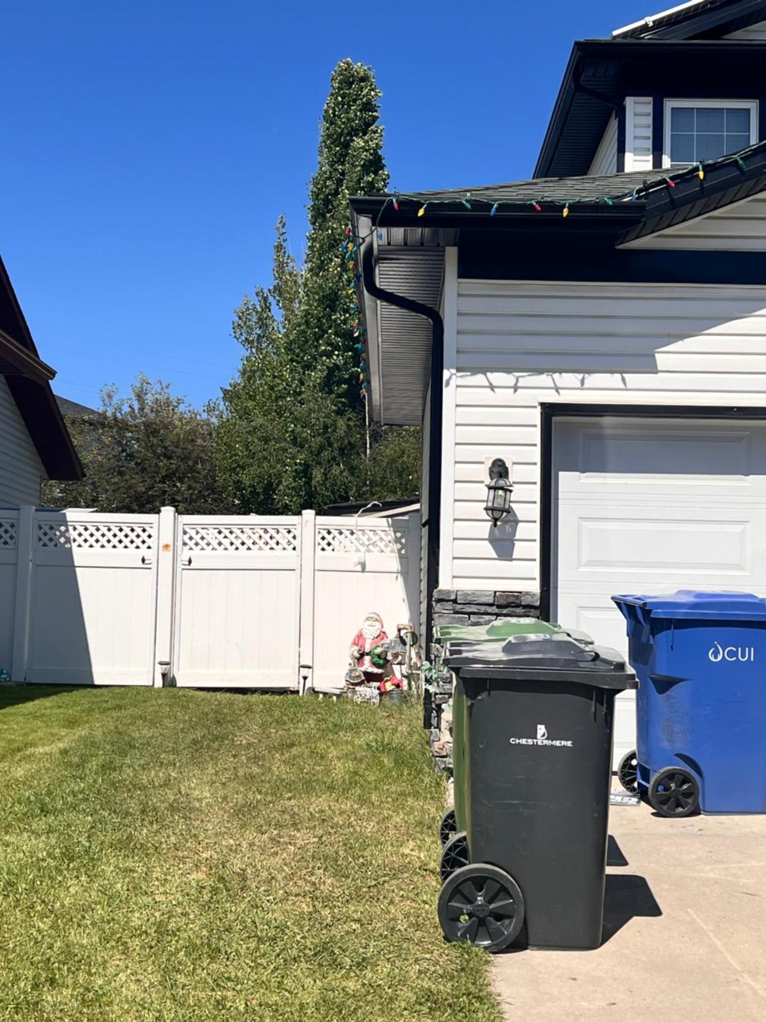 A Classic Homely Basement Suite! Chestermere المظهر الخارجي الصورة